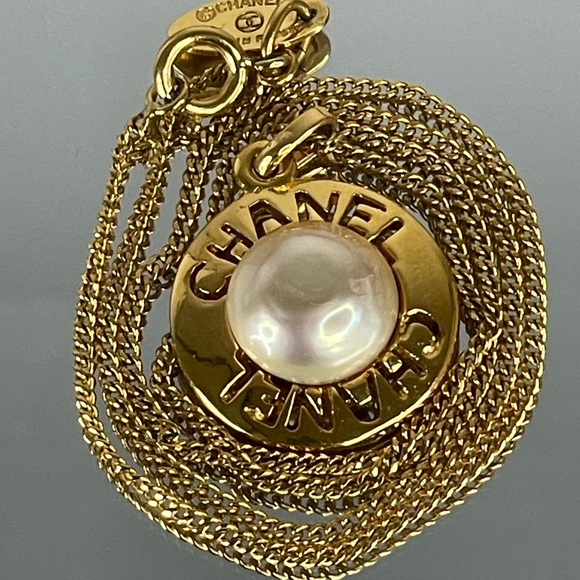 CHANEL Logo Pearl Round Gold Tone Pendant Necklace - Picture 11 of 12